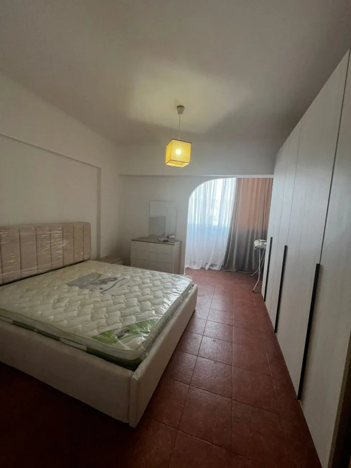 Komuna e parisit tek lulishtja, jepet me qera 2+1+ 2 blk, 105 m², i mobiluar. 650€