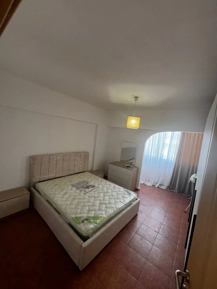 Tirane, jepet me qera apartament 2+1 Kati 8, 105 m² 650 € (komuna e parisit)