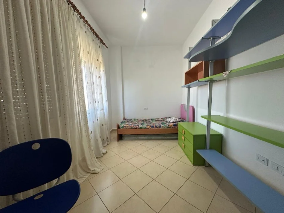 Tirane, jepet me qera apartament 2+1 Kati 4, 100 m² 400 € 