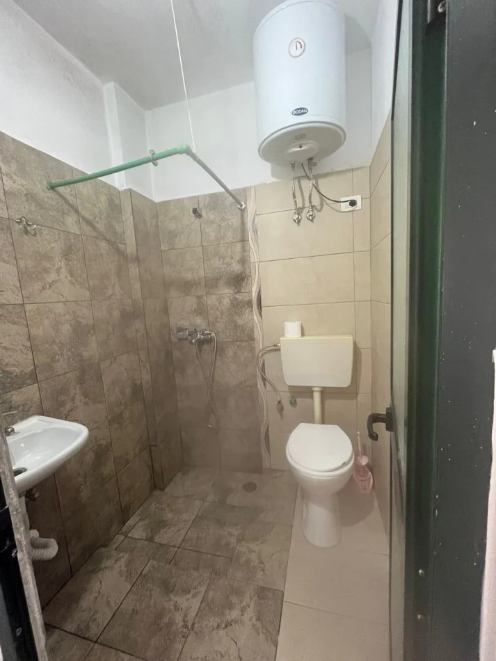 Tirane, jepet me qera garsonier Kati 2, 40 m² 330 € (Rruga Haxhi Bardhi, tek Qytet Studenti)