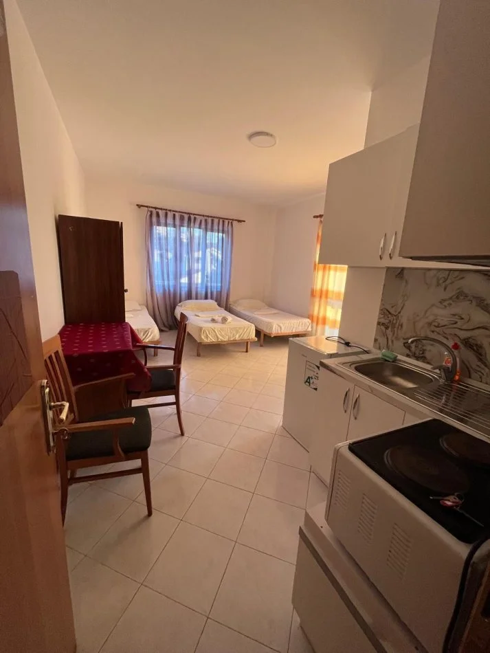 Tirane, jepet me qera garsonier Kati 2, 40 m² 330 € (Rruga Haxhi Bardhi, tek Qytet Studenti)