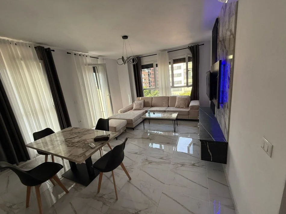 Tirane, jepet me qera apartament 2+1 Kati 3, 800 € 