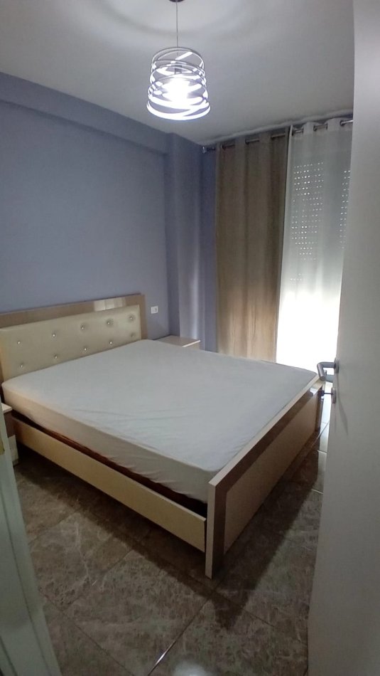 Tirane, jepet me qera apartament 2+1 Kati 3, 90 m² 550 € (Rruga Artan Lenja . Afer Kompleksit Kontakt)