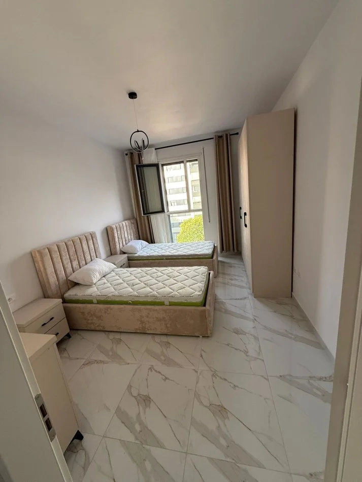 Tirane, jepet me qera apartament 2+1 Kati 3, 800 € 