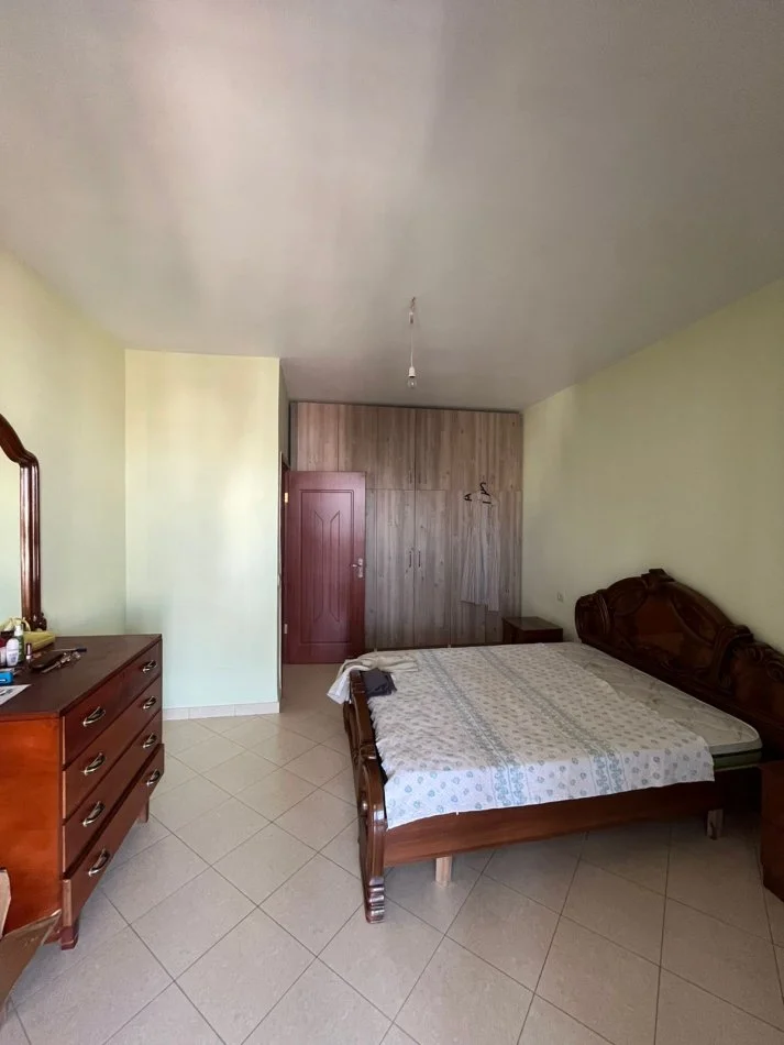 Tirane, jepet me qera apartament 2+1 Kati 7, 500 € (Astir)