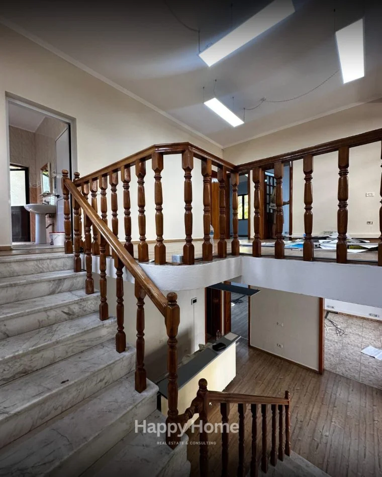 Tirane, jepet me qera Vile 2 Katshe , 300 m² 