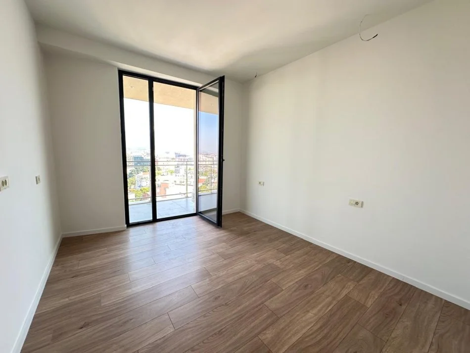Tirane, jepet me qera apartament 1+1 Kati 12, 75 m² 700 € (Rruga Mine Peza)