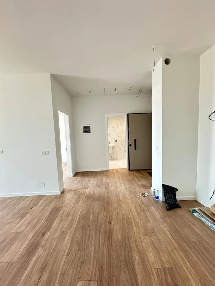 Tirane, jepet me qera apartament 1+1 Kati 12, 75 m² 700 € (Rruga Mine Peza)