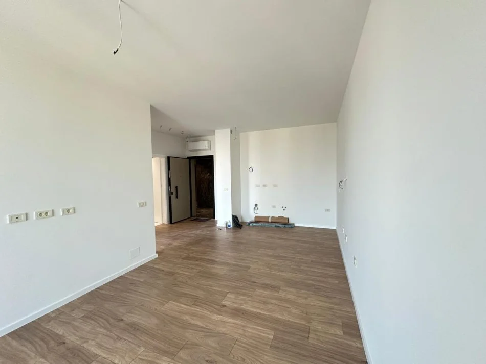 Tirane, jepet me qera apartament 1+1 Kati 12, 75 m² 700 € (Rruga Mine Peza)