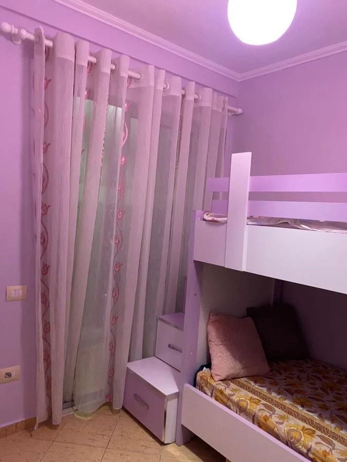 Tirane, jepet me qera apartament 2+1+Ballkon Kati 6, 90 m² 400 € (Prane Restorant Deliu)