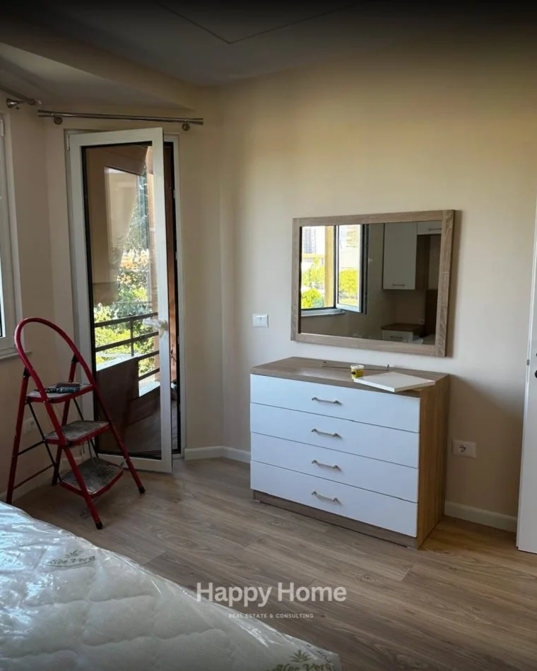 Tirane, jepet me qera apartament 2+1+Ballkon Kati 4, 600 € 