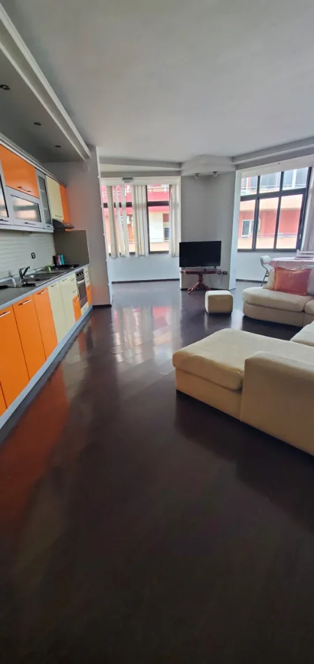Shqiperi, jepet me qera nga Pronari, pa-komision apartament 2+1+Ballkon Kati 5, 115 m² 730 € (Shkelqim Fusha)