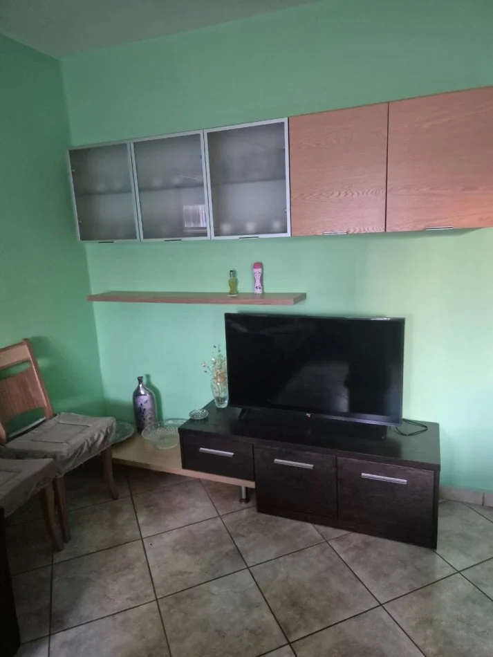 Durres, jepet me qera apartament 1+1+Ballkon Kati 5, 370 € (Lagja 16)