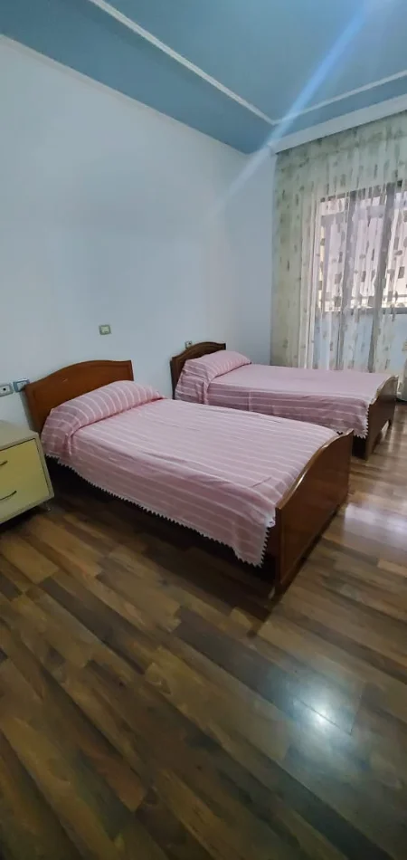 Tirane, jepet me qera apartament 2+1+Ballkon Kati 5, 114 m² 60.000 € 