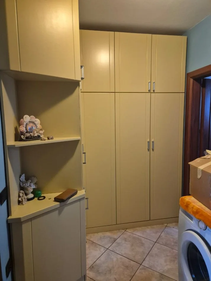 Durres, jepet me qera apartament 1+1+Ballkon Kati 5, 370 € (Lagja 16)