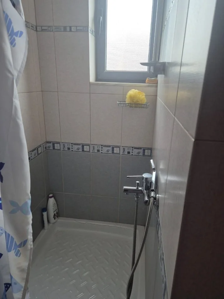 Durres, jepet me qera apartament 1+1+Ballkon Kati 5, 370 € (Lagja 16)