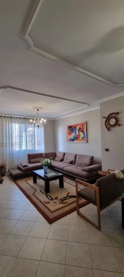 Tirane, jepet me qera apartament 2+1 Kati 4, 120 m² 800 € 