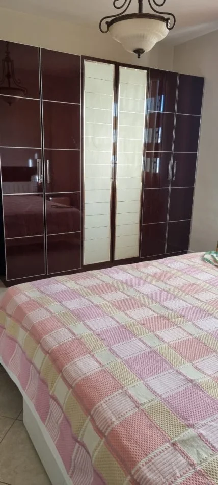 Tirane, jepet me qera apartament 2+1 Kati 4, 120 m² 800 € 