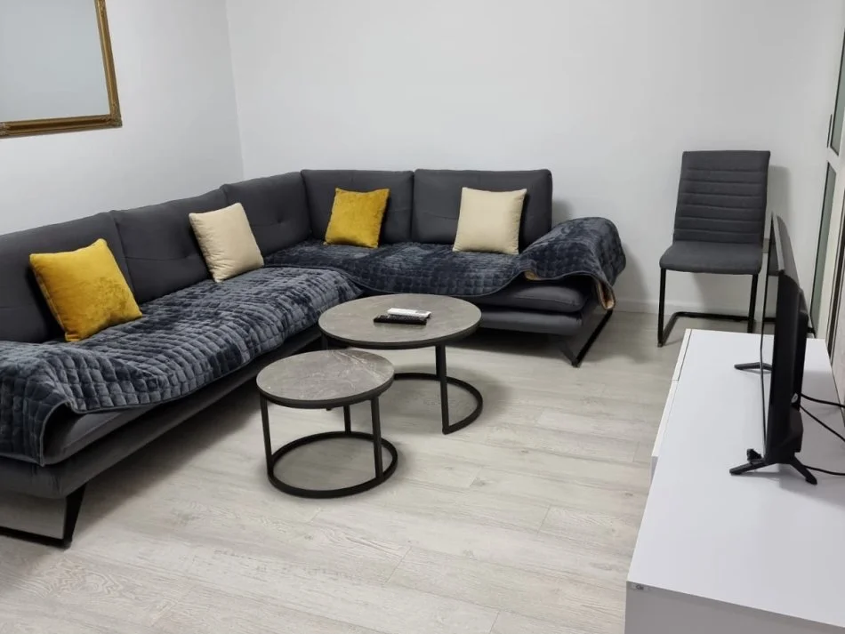 Tirane, jepet me qera apartament 1+1+Ballkon Kati 3, 63 m² 650 € (Rruga Medar Shtylla)