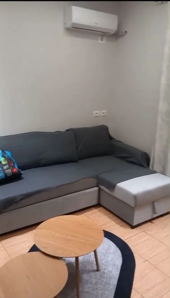 Tirane, jepet me qera apartament 1+1+Ballkon Kati 3, 60 m² 550 € (Mine peza)