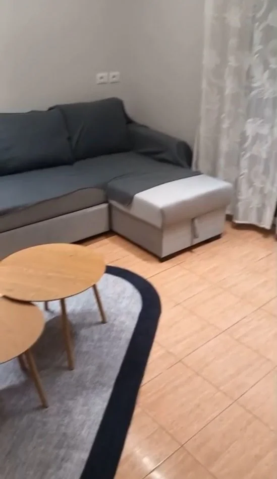Tirane, jepet me qera apartament 1+1+Ballkon Kati 3, 60 m² 550 € (Mine peza)