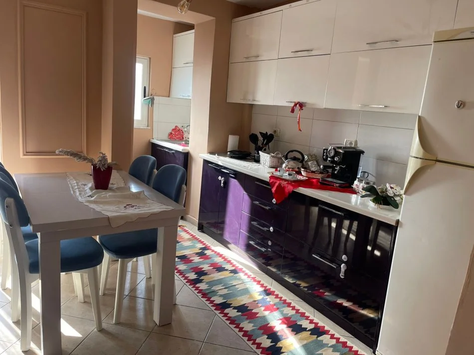 Tirane, jap me qera apartament 1+1 Kati 3, 60 m² 500 € 