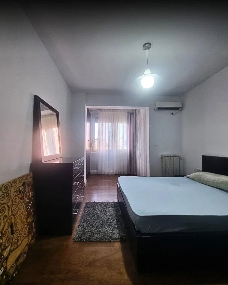 Tirane, jepet me qera apartament 2+1+Ballkon Kati 4, 110 m² 1.000 € 