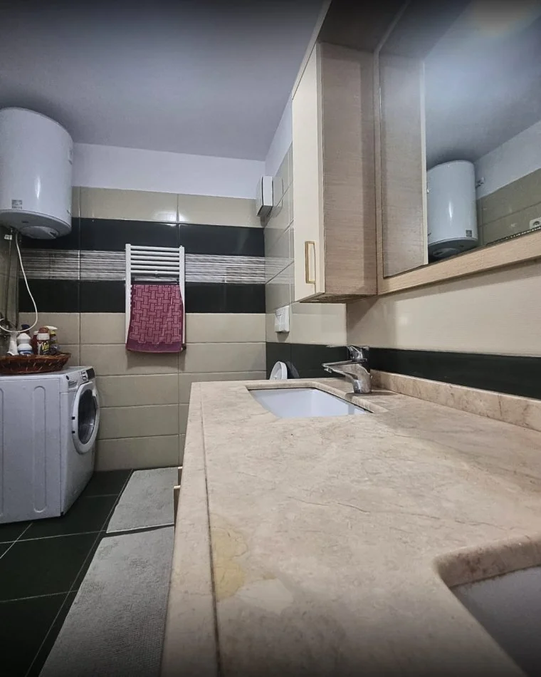 Tirane, jepet me qera apartament 2+1+Ballkon Kati 4, 110 m² 1.000 € 