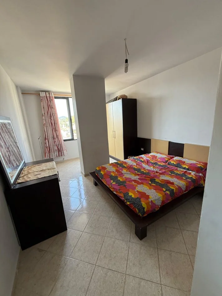 Tirane, jepet me qera apartament 1+1 , 350 € 