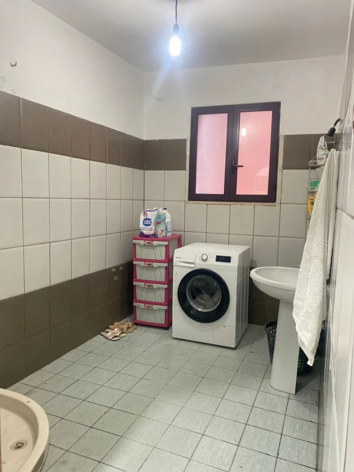 Tirane, jepet me qera nga Pronari, pa-komision shtepi 2+1 Kati 0, 400 € (Sadik Petrela)
