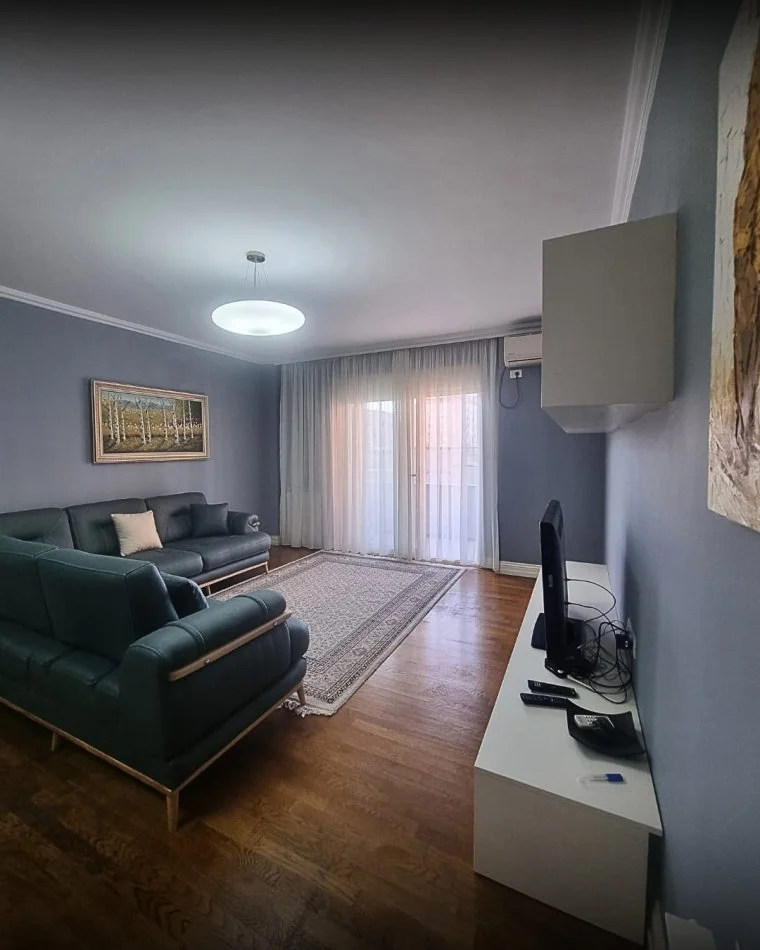 Tirane, jepet me qera apartament 2+1+Ballkon Kati 4, 110 m² 1.000 € 