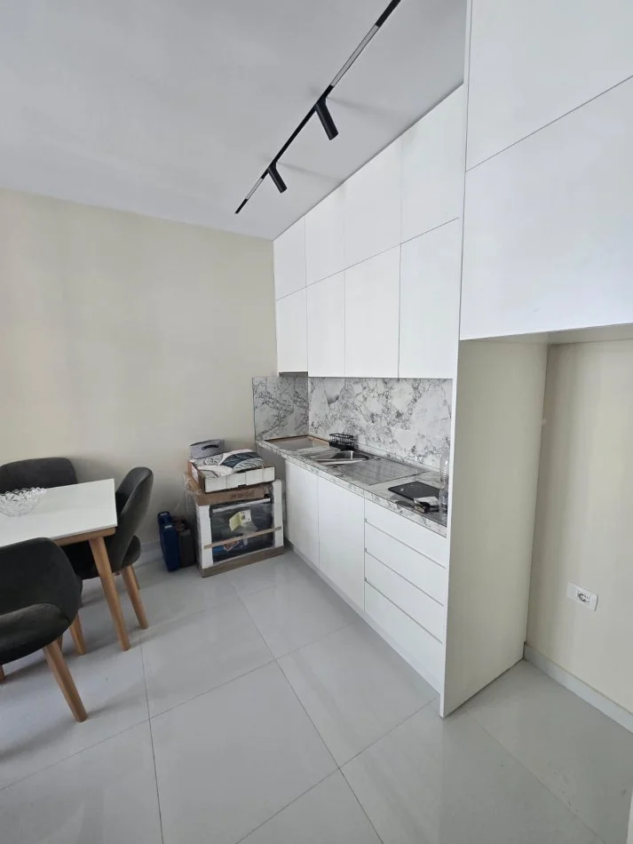 Tirane, jepet me qera apartament 1+1+Ballkon Kati 5, 60 m² 400 € (Tek Univers City, prane QTU)