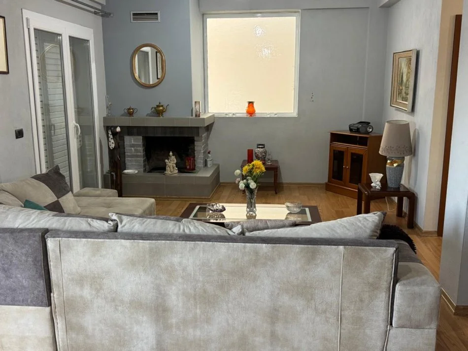 Pogradec, jepet me qera shtepi 3+1+Aneks+Ballkon , 160 m² 300 € (Rruga 5 maji, Ndertesa 5)