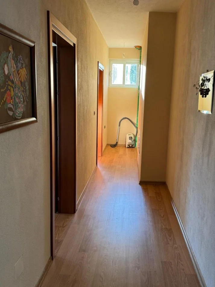 Pogradec, jepet me qera shtepi 3+1+Aneks+Ballkon , 160 m² 300 € (Rruga 5 maji, Ndertesa 5)