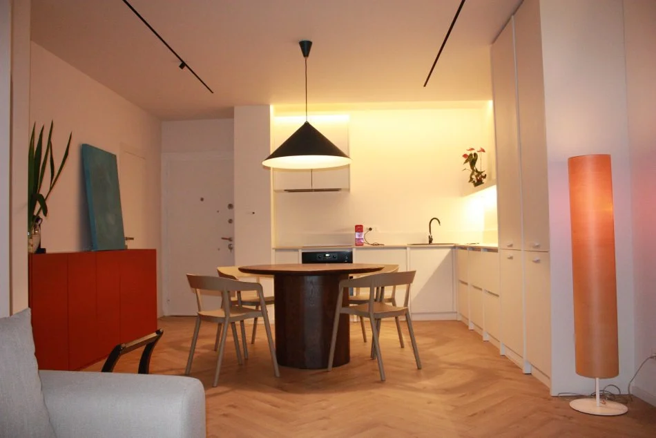 Tirane, jepet me qera apartament 2+1+Ballkon , 1 m² 