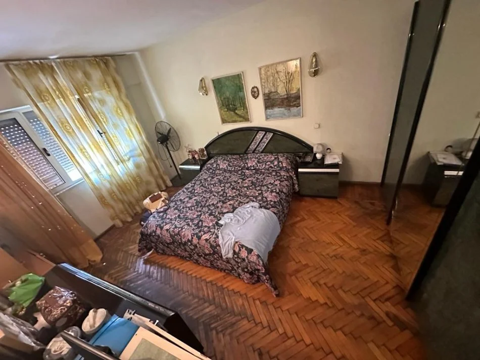 Tirane, jepet me qera apartament 2+1+Ballkon Kati 5, 90 m² 600 € (Qender tek Posta qendrore)