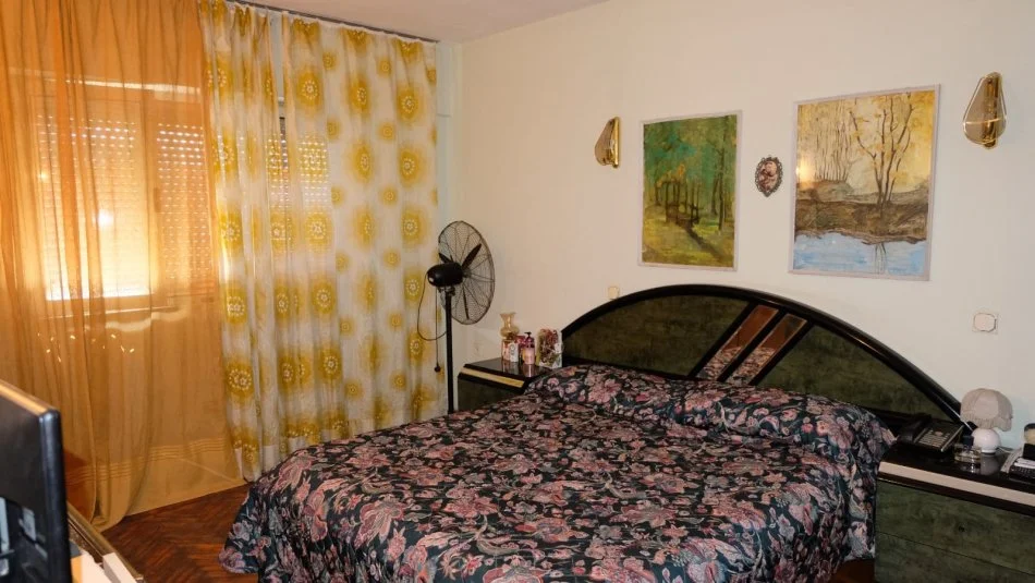 Tirane, jepet me qera apartament 2+1+Ballkon Kati 5, 90 m² 600 € (Qender tek Posta qendrore)