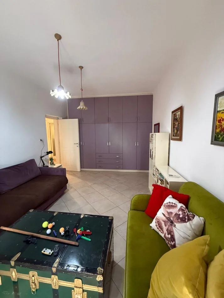 Tirane, jepet me qera apartament 1+1+Aneks+Ballkon Kati 2, 600 € 