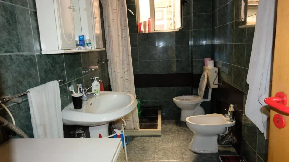 Tirane, jepet me qera apartament 2+1 NE QENDER Kati 4, 80 m² 600 €