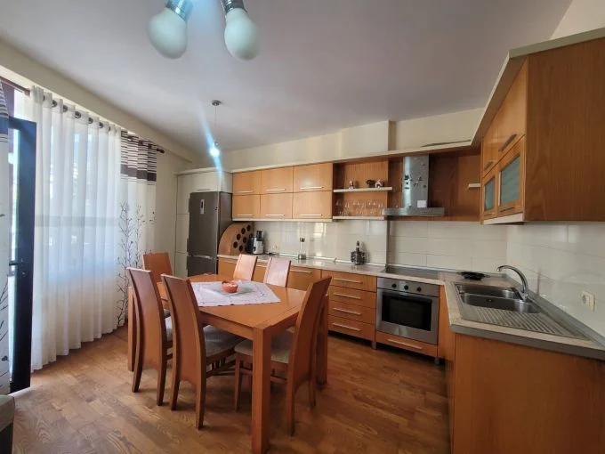 Tirane, shitet apartament 1+1+Ballkon Kati 3, 69 m² 91.000 € (Rruga e Thesarit)