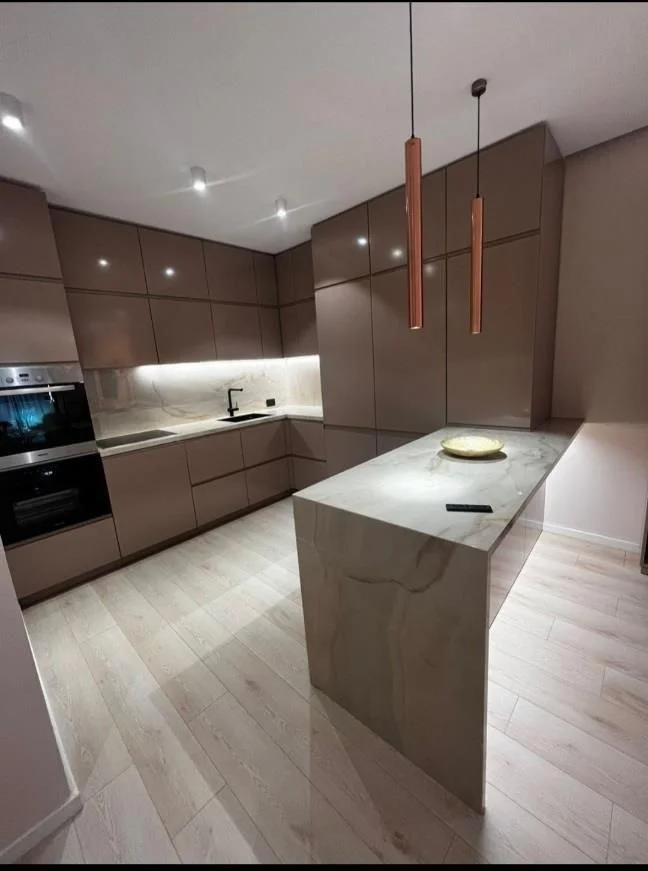 Tirane, shitet apartament 2+1+Ballkon Kati 9, 125 m² 450.000 € (ArTurbina, LIQENI)