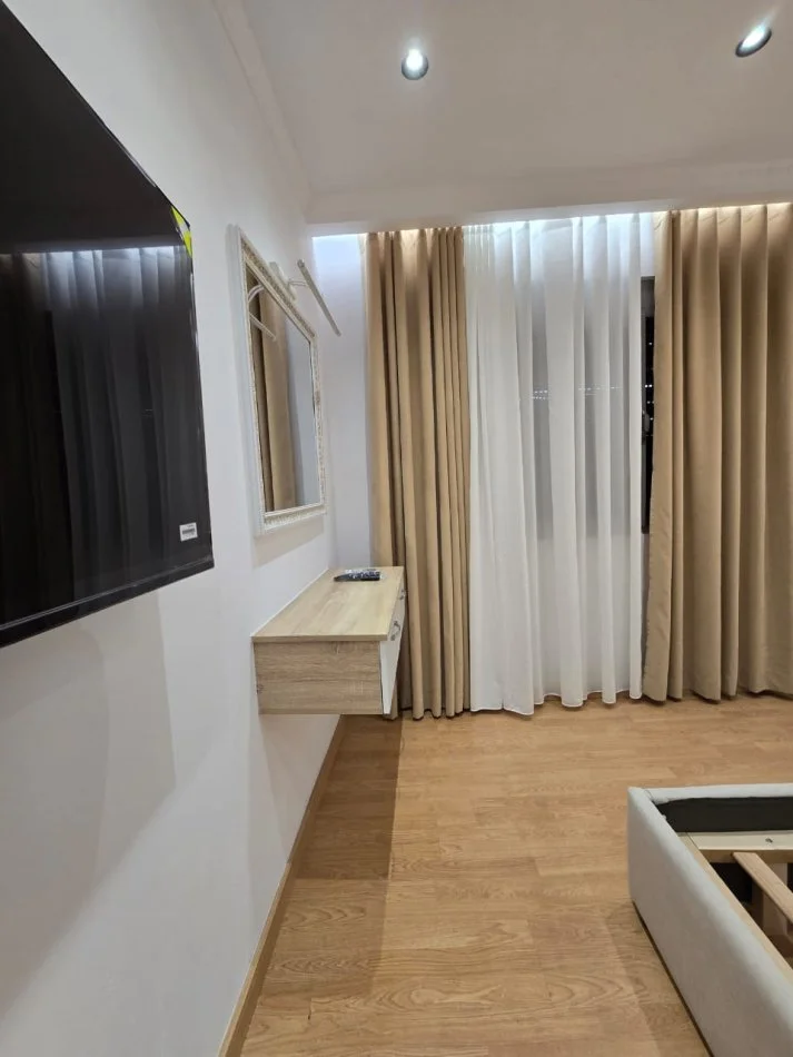 Tirane, jepet me qera apartament 1+1 Kati 1, 58 m² 450 € (Profarma)