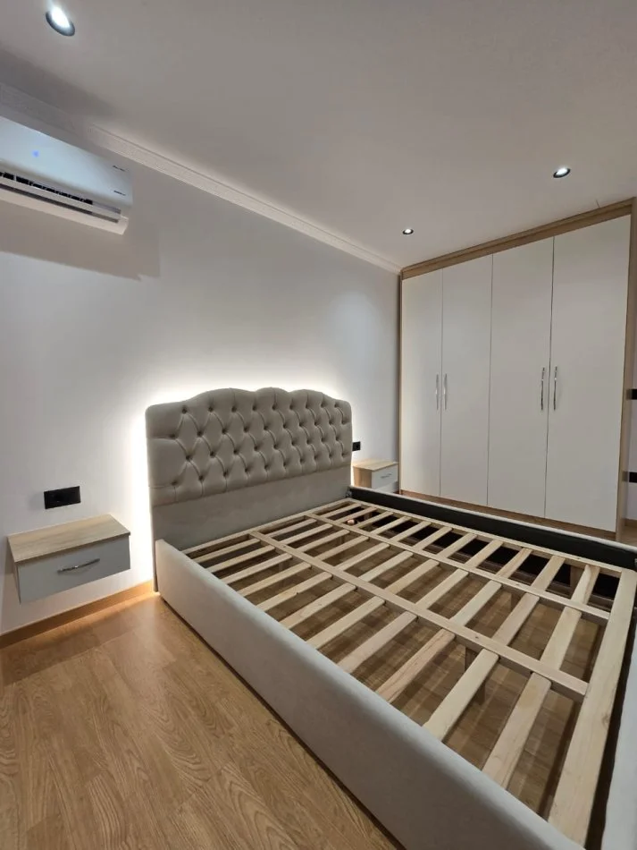 Tirane, jepet me qera apartament 1+1 Kati 1, 55 m² 450 € (Profarma)