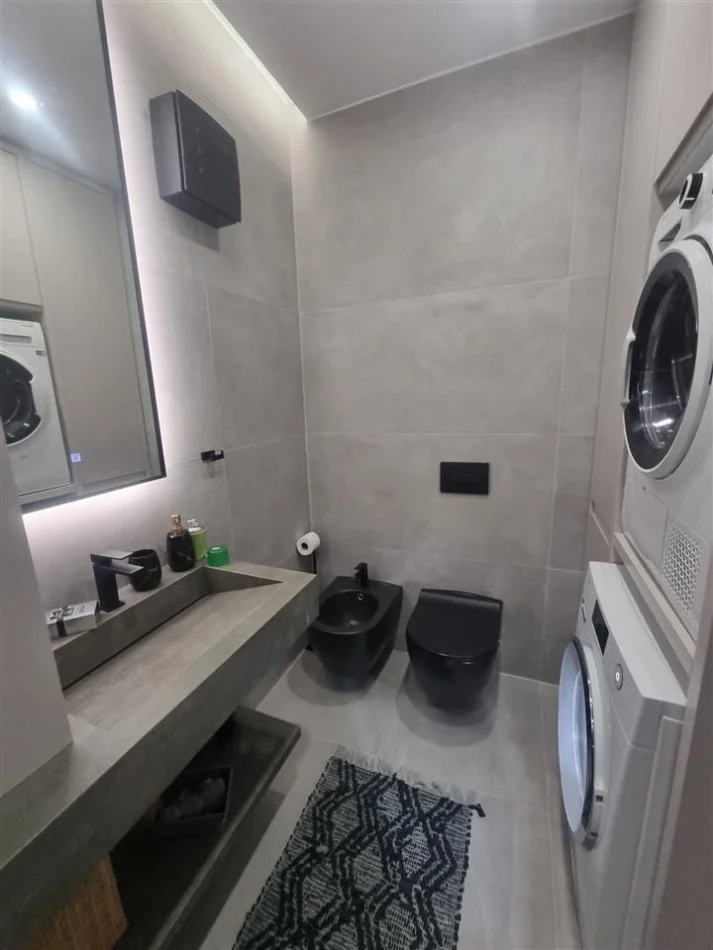 Tirane, shitet apartament 2+1+Ballkon Kati 9, 125 m² 450.000 € (ArTurbina, LIQENI)