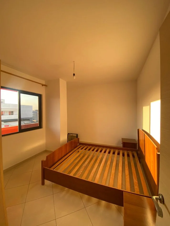 Tirane, jepet me qera apartament 1+1 , 350 € (Yzberisht)