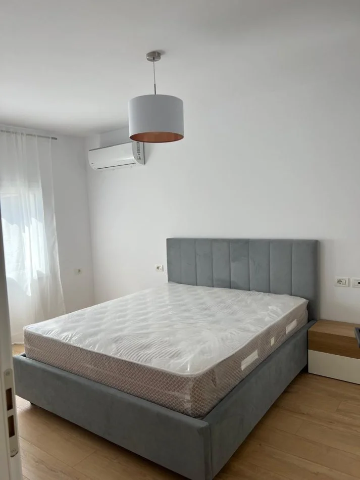 Tirane, jepet me qera apartament 2+1+Ballkon Kati 2, 95 m² 851 € (Tek Ministria e Drejtesise)