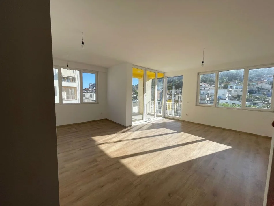 Tirane, jepet me qera apartament 2+1+Aneks+Ballkon Kati 2, 100 m² 300 € 