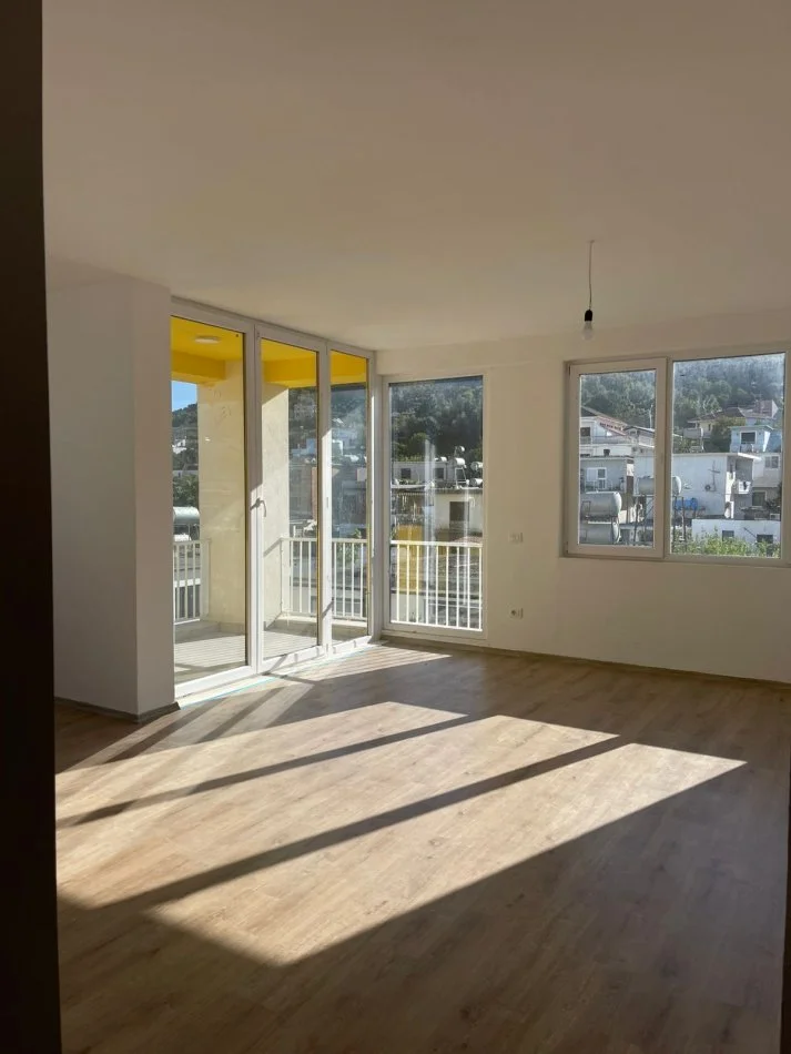 Tirane, jepet me qera apartament 2+1+Aneks+Ballkon Kati 2, 100 m² 300 € 