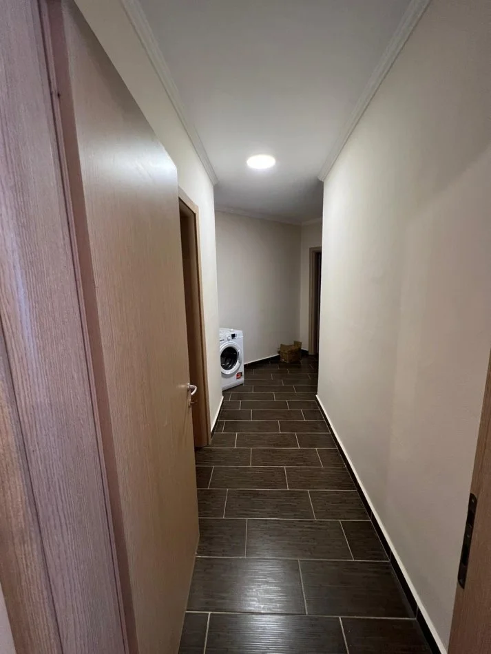 Tirane, jepet me qera apartament 2+1+Ballkon Kati 4, 118 m² 450 € (Rruga Thoma Koxhaj)