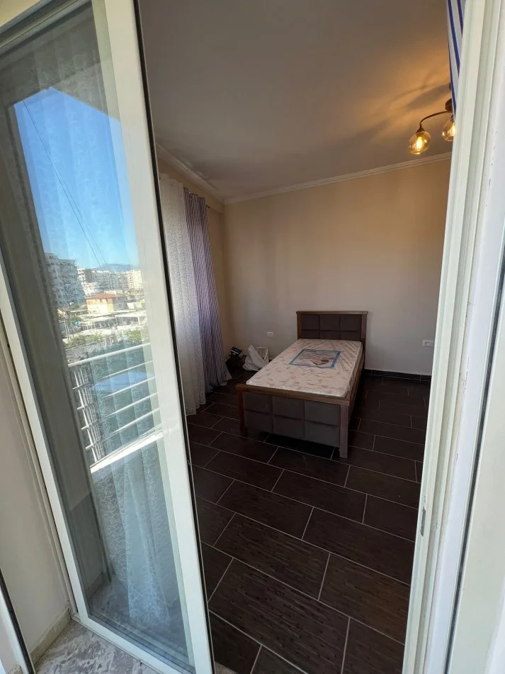 Tirane, jepet me qera apartament 2+1+Ballkon Kati 4, 118 m² 450 € (Rruga Thoma Koxhaj)